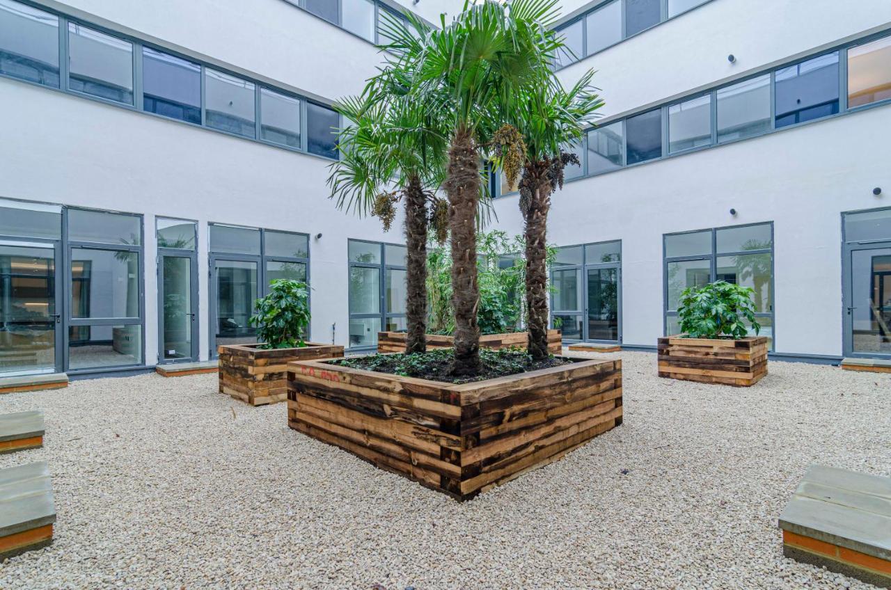 The Atrium Leilighet Milton Keynes Eksteriør bilde