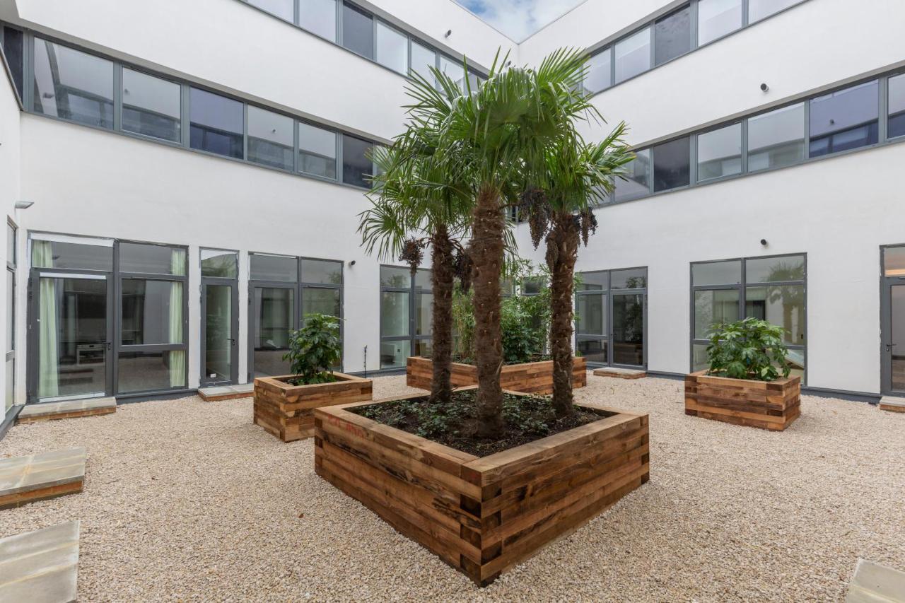 The Atrium Leilighet Milton Keynes Eksteriør bilde